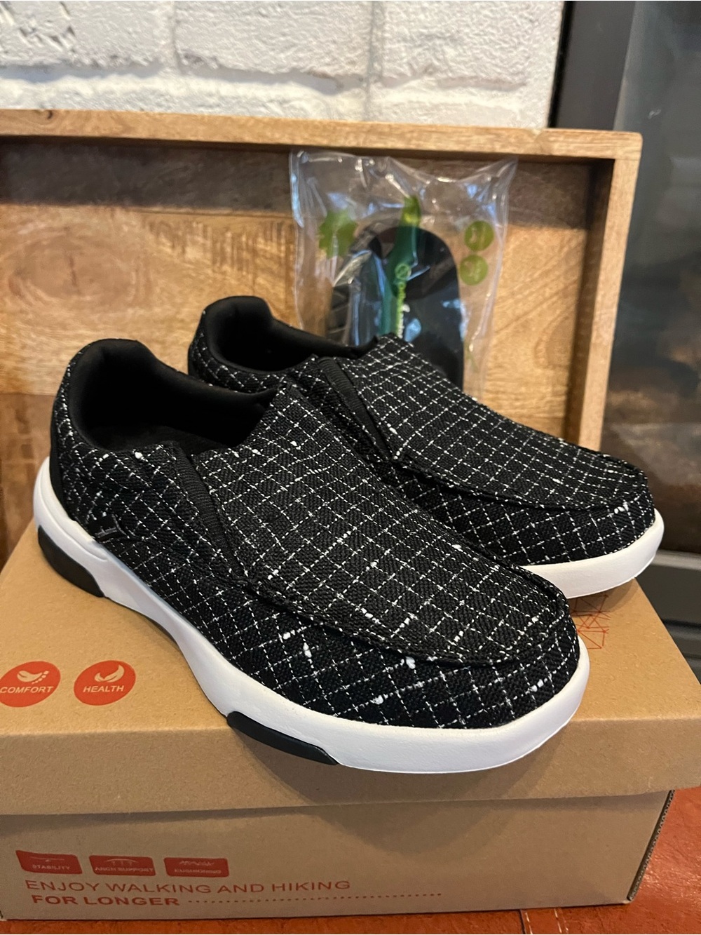 OrthoComfoot Women's Orthopedic Slip On Loafers US Size 7 Black & White, New